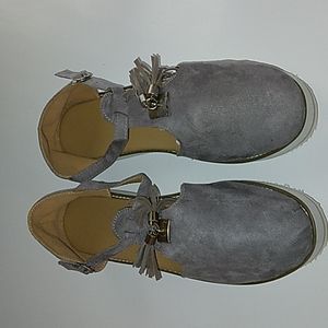 Ladies gray Shoes,Sz 11